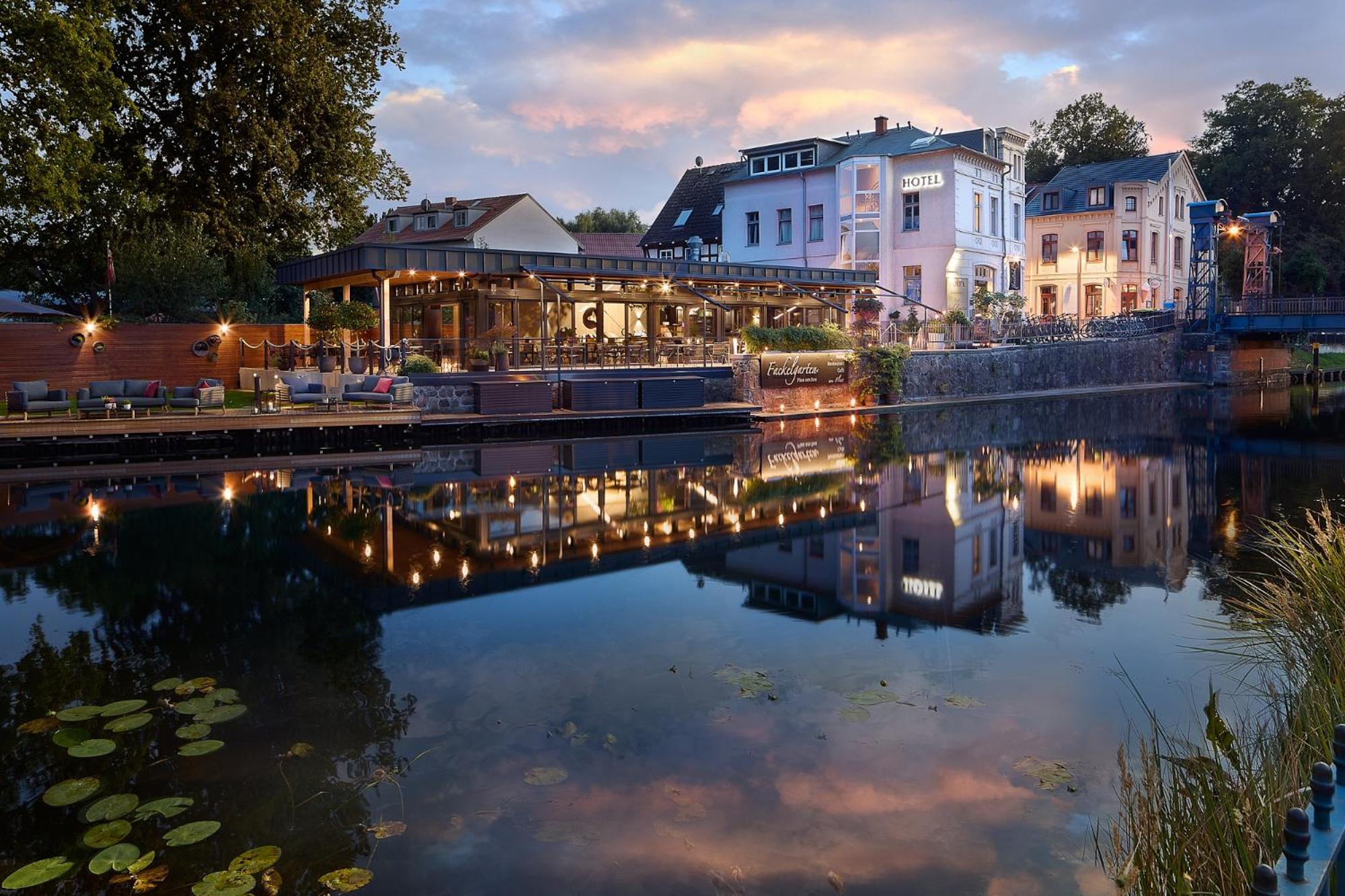 Hotel & Restaurant Fackelgarten Plau Am See Exterior foto